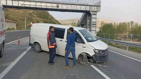 Kontrolden çıkan minibüs kaza yaptı