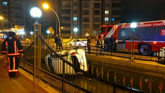 Kontrolden çıkan otomobil kanala uçtu