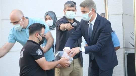 Konut kurasında ismi çıkan depremzedeler, duygu dolu anlar yaşadı