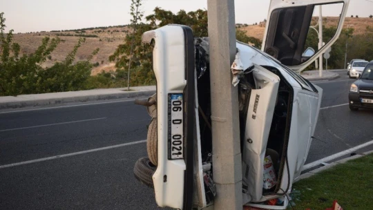 Köpeğe çarpmamak için manevra yaptı kazaya neden oldu
