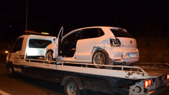 Köpeğe çarpmamak için yavaşladı kazaya karıştı: 3 yaralı