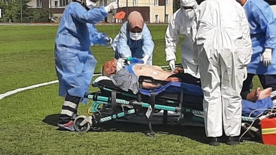 Korona hastası yaşlı adam ambulans helikopter ile hastaneye kaldırıldı