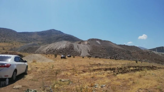 Köylerine yakın taş ocağına isyan eden vatandaşlar eylem yaptı