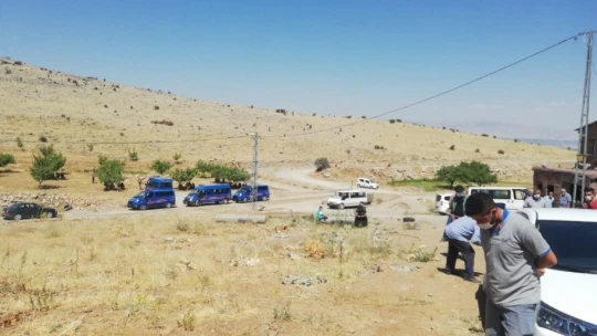 Köylerine yakın taş ocağına isyan eden vatandaşlar eylem yaptı