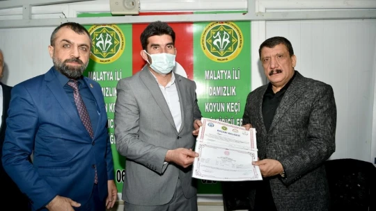 Koyun kırpma kursunu başarıyla tamamlayanlara sertifikaları verildi