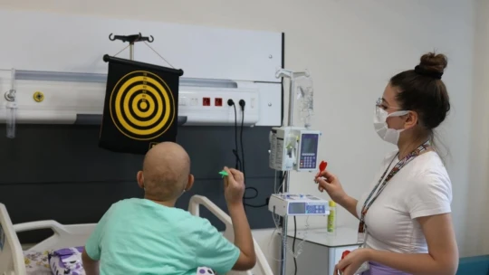 Kronik hastalığı olan çocuklara moral  etkinliği