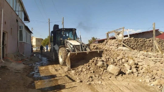 Kuluncak'ın yollarına kilit taş döşeniyor