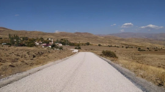 Kuluncak'ta asfalt çalışması