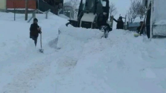 Kuluncak'ta yoğun karla mücadele