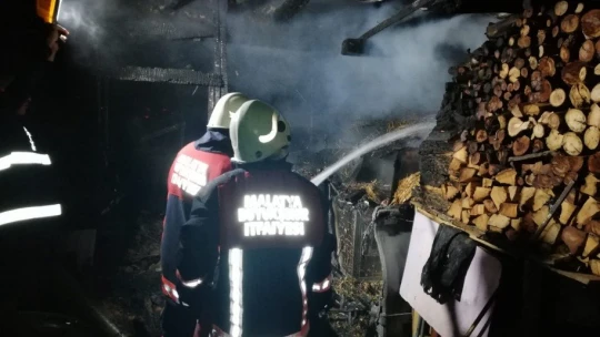 Kümes yangınında tavuk ve civcivler telef oldu