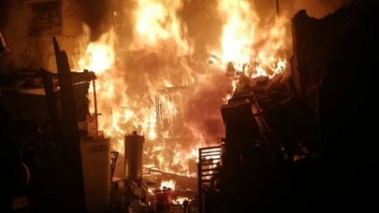 Kümes yangınında tavuk ve civcivler telef oldu