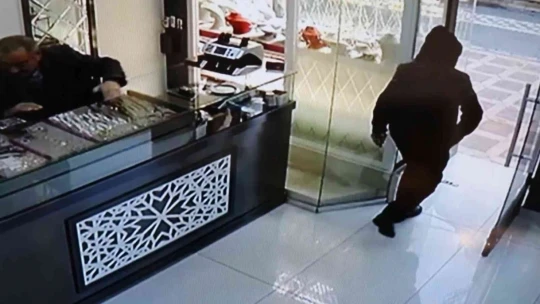 Kuyumcu soygunu kamerada
