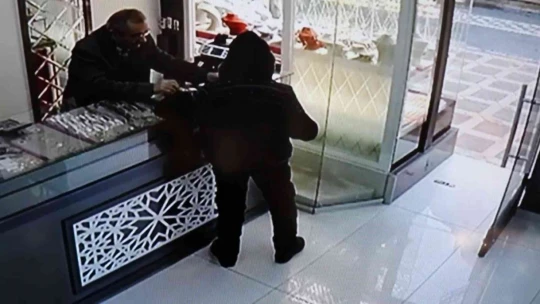 Kuyumcu soygunu kamerada