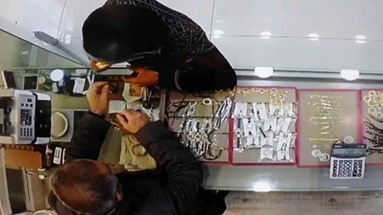 Kuyumcu soygunu kamerada