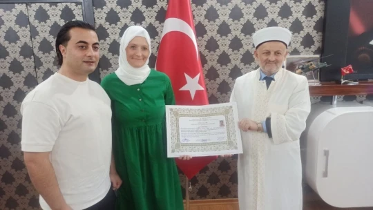 Letonyalı Laura, Leyla ismini alarak Müslüman oldu