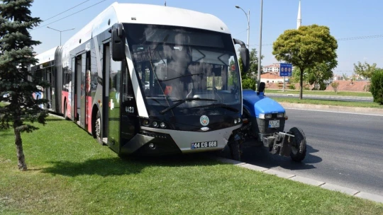 Makas atan otomobil faciaya neden oluyordu