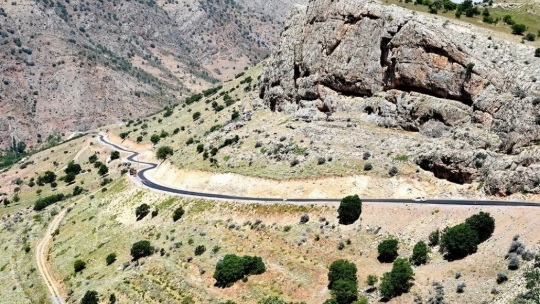 Kadiruşağı yolu asfaltlanıyor