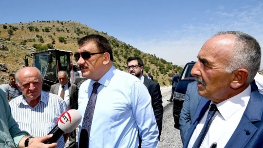 Kadiruşağı yolu asfaltlanıyor