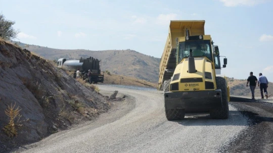 18 ayda 2 bin 353 km yol bakım ve asfalt çalışması