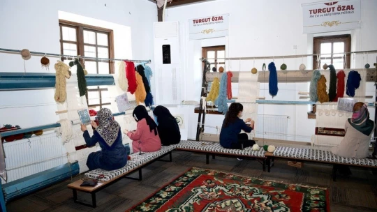 Malatya Büyükşehir'den halı dokuma kursu