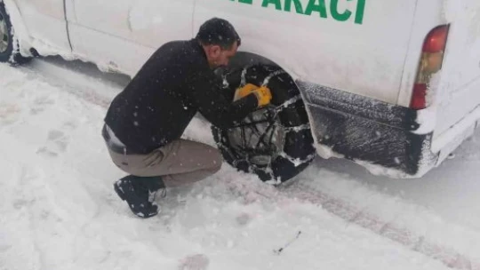 Malatya Büyükşehir mezarlıklar müdürlüğünün zorlu kar mesaisi