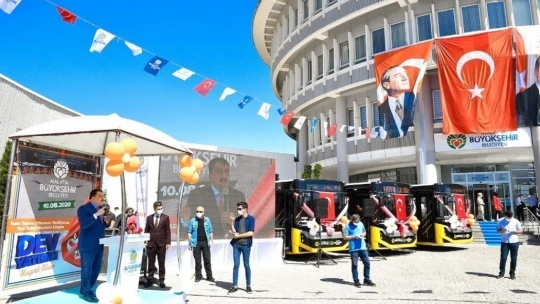 Malatya Büyükşehir toplu taşıma araç filosunu 15 yeni otobüsle güçlendirdi
