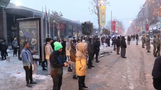 20'nin üzerinde ölü var