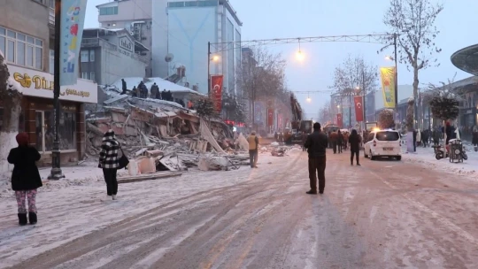 20'nin üzerinde ölü var