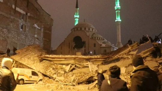 20'nin üzerinde ölü var