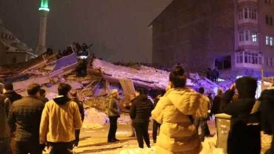 20'nin üzerinde ölü var