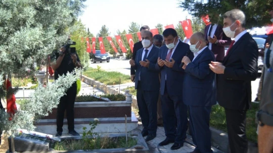 Malatya'da 15 Temmuz şehitleri mezarı başında anıldı