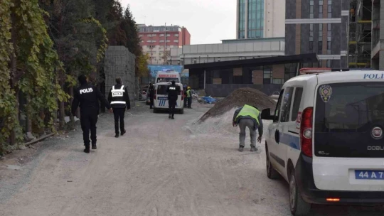 Malatya'da 17'nci kattaki intihar girişimini polis engelledi