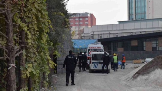 Malatya'da 17'nci kattaki intihar girişimini polis engelledi