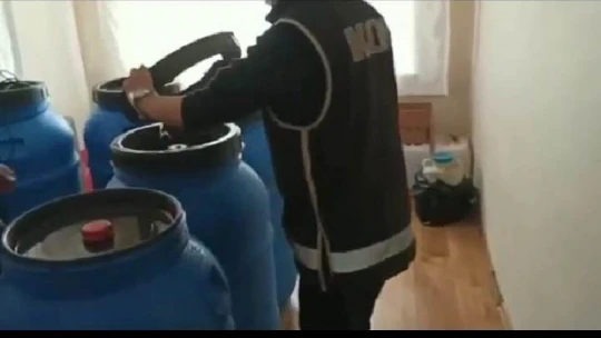 Malatya'da 2 bin 297 litre sahte içki ele geçirildi