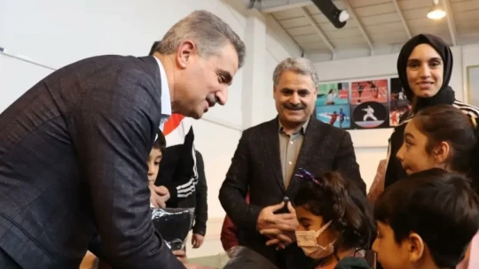 Malatya'da 200 çocuğa eşofman