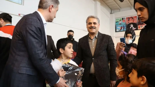 Malatya'da 200 çocuğa eşofman