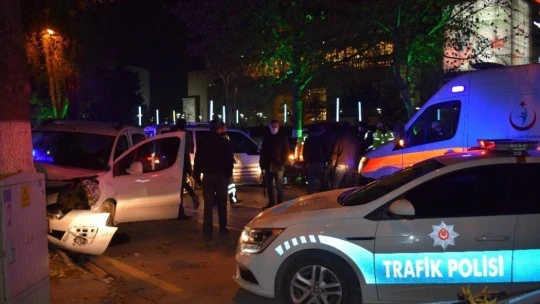 Malatya'da 3 aracın karıştığı kazada 4 kişi yaralandı