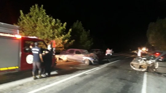 Malatya'da 3 aracın karıştığı kazada 2 kişi yaralandı