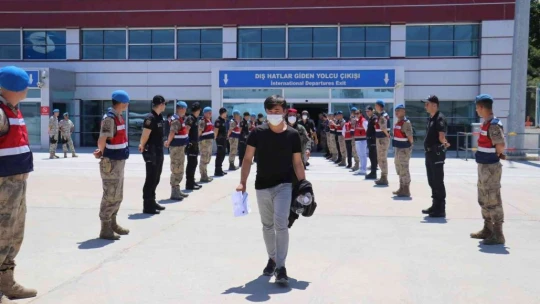 Malatya'da 3 günde bin 135 kaçak göçmen sınır dışı edildi