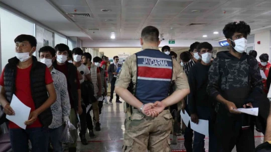 Malatya'da 3 günde bin 135 kaçak göçmen sınır dışı edildi