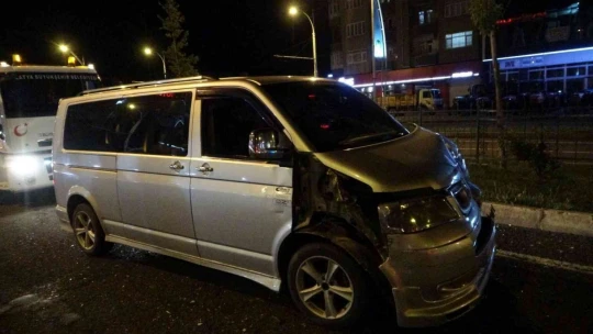 Malatya'da 4 araç birbirine girdi, trafik kilitlendi