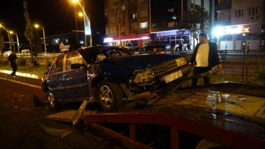 Malatya'da 4 araç birbirine girdi, trafik kilitlendi