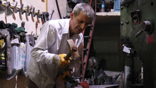 Malatya'da 45 yıldır demire şekil veriyor