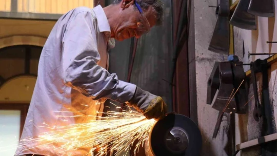 Malatya'da 45 yıldır demire şekil veriyor