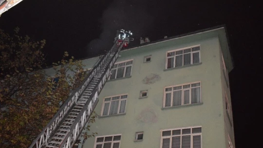 Çatı katında yangın çıktı