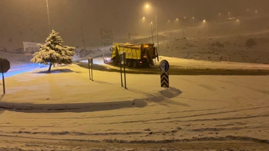 Malatya'da 80 mahallenin yolu kardan kapandı