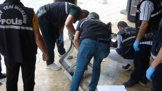 Malatya'da adliyeye sevk edilen cinayet zanlıları taş yağmuruna tutuldu