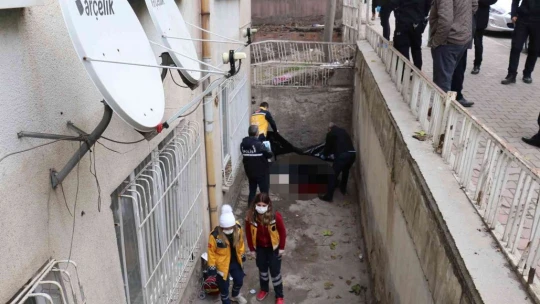 Malatya'da apartman boşluğunda ceset bulundu
