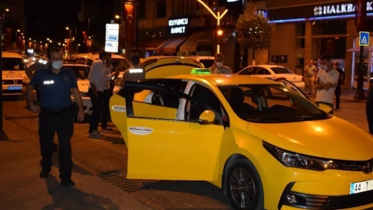 Malatya'da araç içerisinde silahla vurulan 1 kişi yaralandı