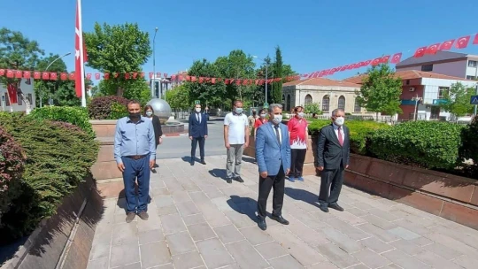 Malatya'da Atatürk anıtına çelenk sunuldu